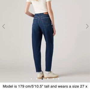 Levi's High waist Mom Jeans in Dark Blue Wash